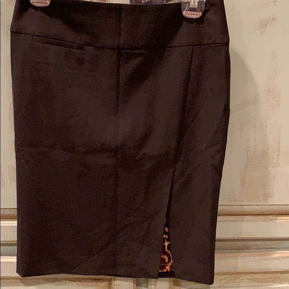 Black pencil skirt with leopard print lining